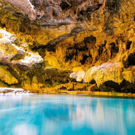 caves and basin national park.